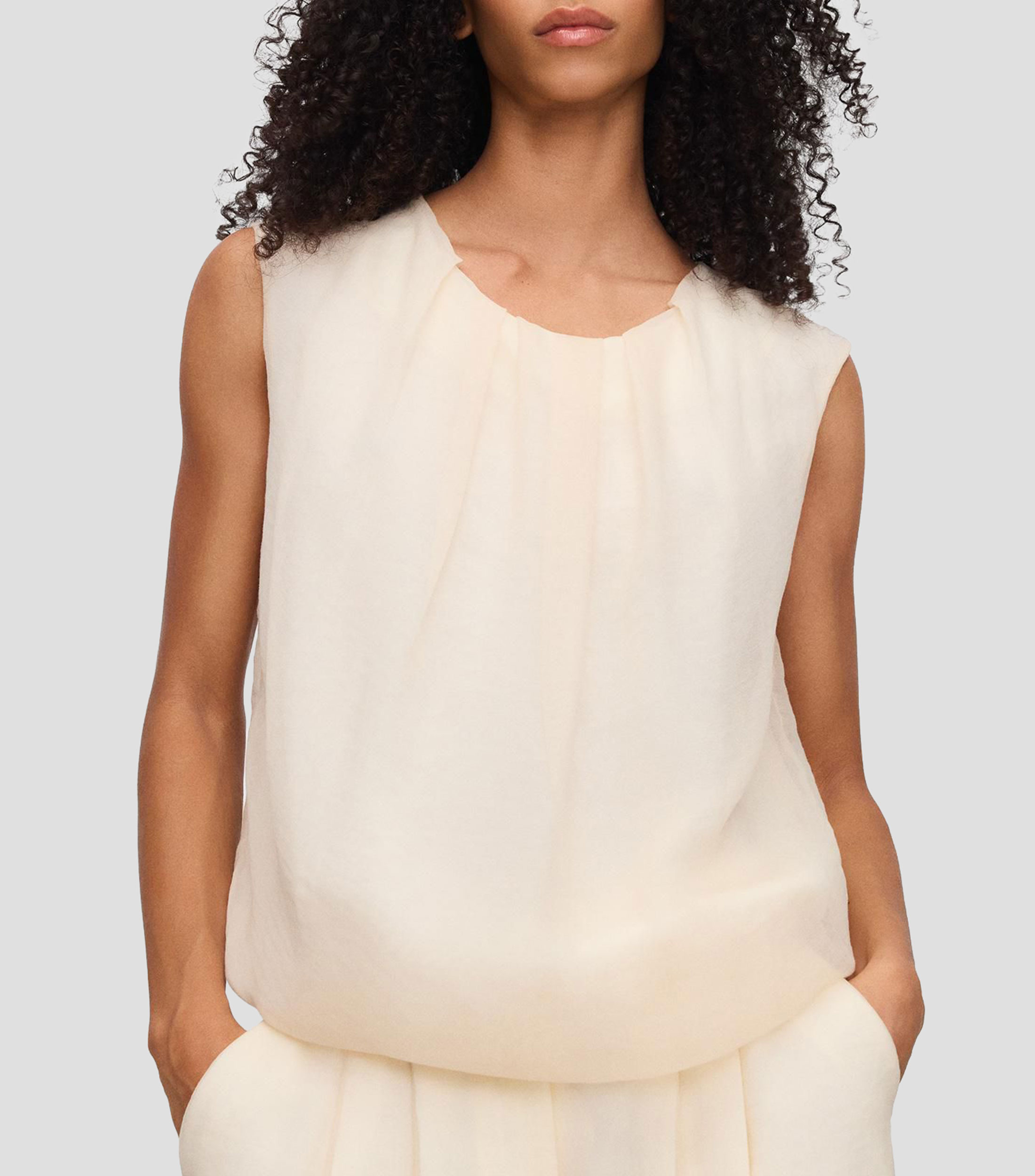 Blusa lisa sin mangas Mujer